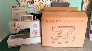 Singer Supera 5523 συν εξαρτήματα