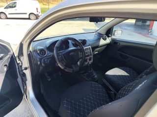 Ford Fiesta 2005-thumb-8