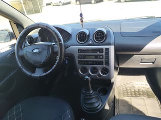 Ford Fiesta 2005-thumb-12