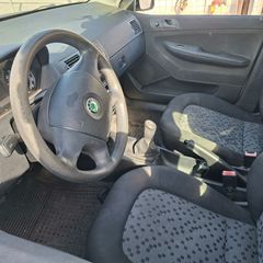 Skoda Fabia 2005-thumb-4