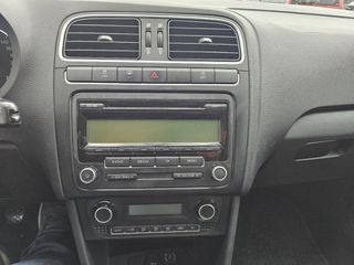 Volkswagen Polo 2011-thumb-14