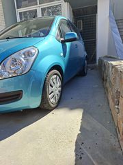 Suzuki Splash 2011 splash-thumb-1