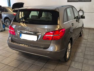 Mercedes-Benz B 200 2013-thumb-1