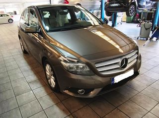 Mercedes-Benz B 200 2013-thumb-3