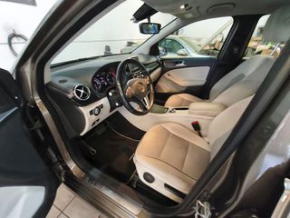 Mercedes-Benz B 200 2013-thumb-7
