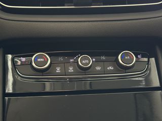 Opel Grandland X 2022 GS Line 1.2 Turbo S/S AT8 Business Elegance 5d-thumb-50