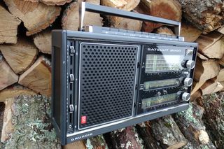 Grundig Satellit 2000. Made in Germany.-thumb-3