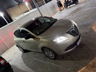 Lancia Ypsilon 2012