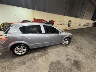 Opel Astra 2007-thumb-2