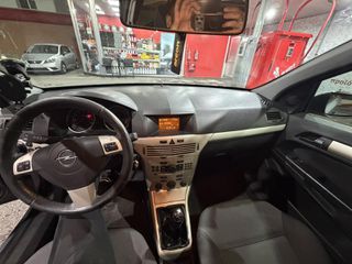 Opel Astra 2007-thumb-11