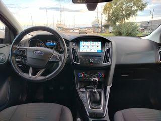 Ford Focus 2018 Titanium-thumb-5