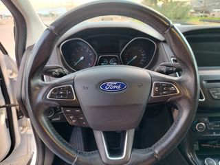 Ford Focus 2018 Titanium-thumb-6