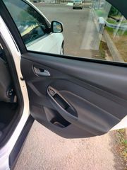 Ford Focus 2018 Titanium-thumb-19