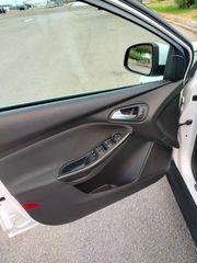 Ford Focus 2018 Titanium-thumb-20