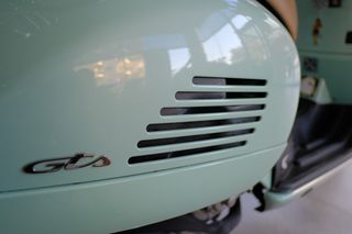 Vespa GTS 300 2020 VESPA GTS 300-thumb-12