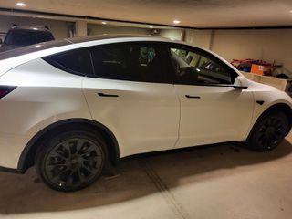 Tesla Model Y 2023 LR Dual Motor-thumb-1