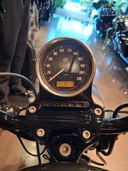 Harley Davidson XL 883 N Sportster IRON 2017-thumb-15