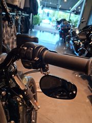 Harley Davidson XL 883 N Sportster IRON 2017-thumb-16