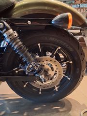 Harley Davidson XL 883 N Sportster IRON 2017-thumb-21