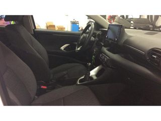 Toyota Yaris 2023 ACTIVE PLUS-thumb-9