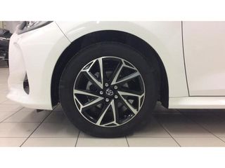 Toyota Yaris 2023 ACTIVE PLUS-thumb-12