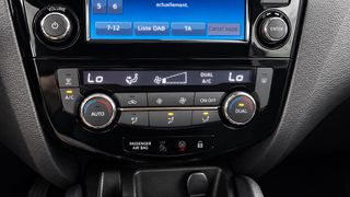 Nissan Qashqai 2018 DIG-T Unique Edition EURO 6 116HP-thumb-15