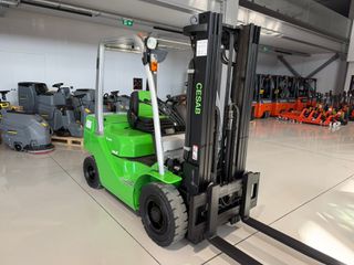 Cesab 2017 (Made in Europe by Toyota) M320D-thumb-1
