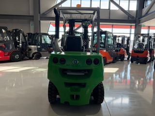 Cesab 2017 (Made in Europe by Toyota) M320D-thumb-2