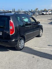 Skoda Roomster 2013-thumb-3