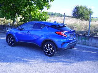 Toyota C-HR 2019-thumb-1