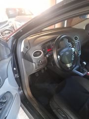 Ford Focus 2010-thumb-2