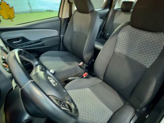 Toyota Yaris 2015 1.4 D-4D Active-thumb-11