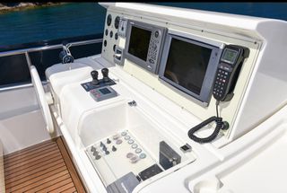 Ferretti 2007 830-thumb-6