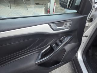 Ford Focus 2019-thumb-9