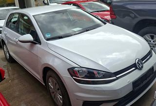 Volkswagen Golf 2019-thumb-1