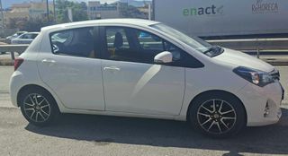 Toyota Yaris 2015-thumb-2