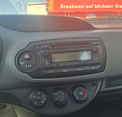 Toyota Yaris 2015-thumb-5