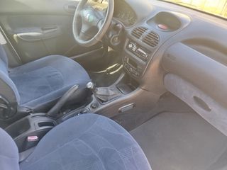 Peugeot 206 2002-thumb-16
