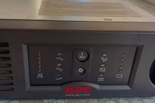 APC Smart-UPS 1500VA Rackmount 2U-thumb-1