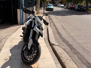 Ducati Hypermotard 939 2016 Corse-thumb-2