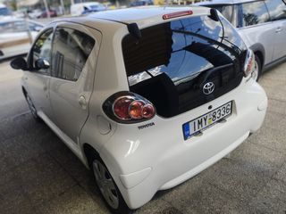 Toyota Aygo 2011-thumb-3