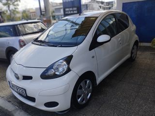 Toyota Aygo 2011-thumb-2