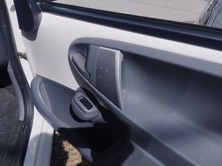 Toyota Aygo 2011-thumb-12