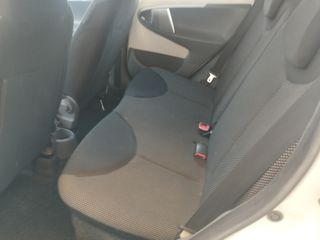 Toyota Aygo 2011-thumb-14