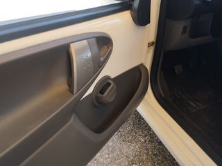 Toyota Aygo 2011-thumb-13