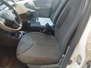 Toyota Aygo 2011-thumb-9