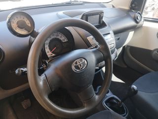 Toyota Aygo 2011-thumb-5