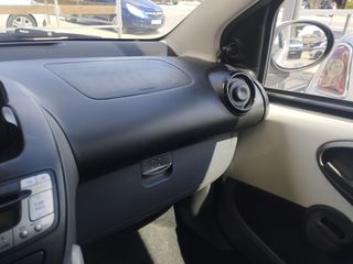 Toyota Aygo 2011-thumb-10