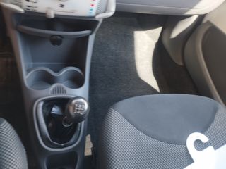 Toyota Aygo 2011-thumb-11