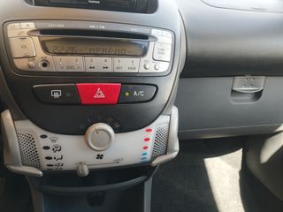 Toyota Aygo 2011-thumb-7